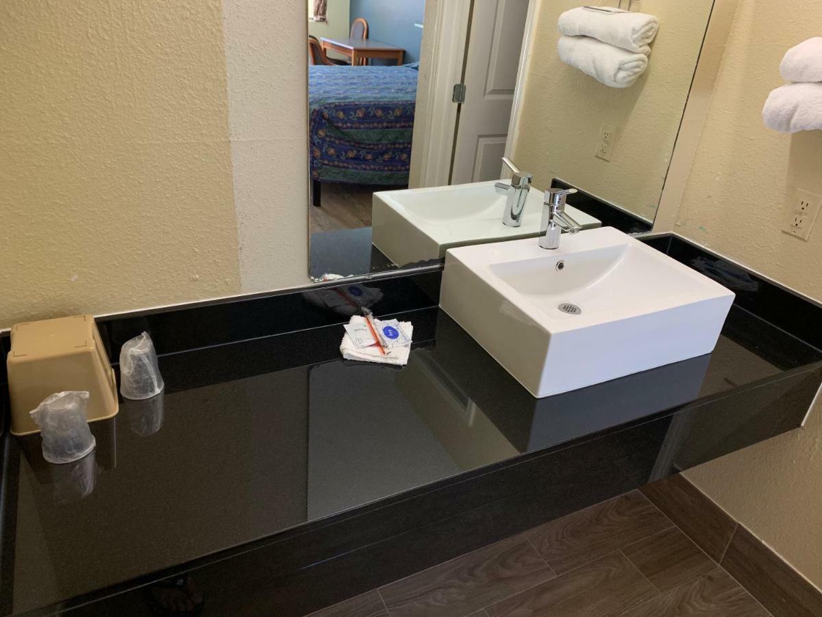 Guest Inn And Suites Houston Quarto foto